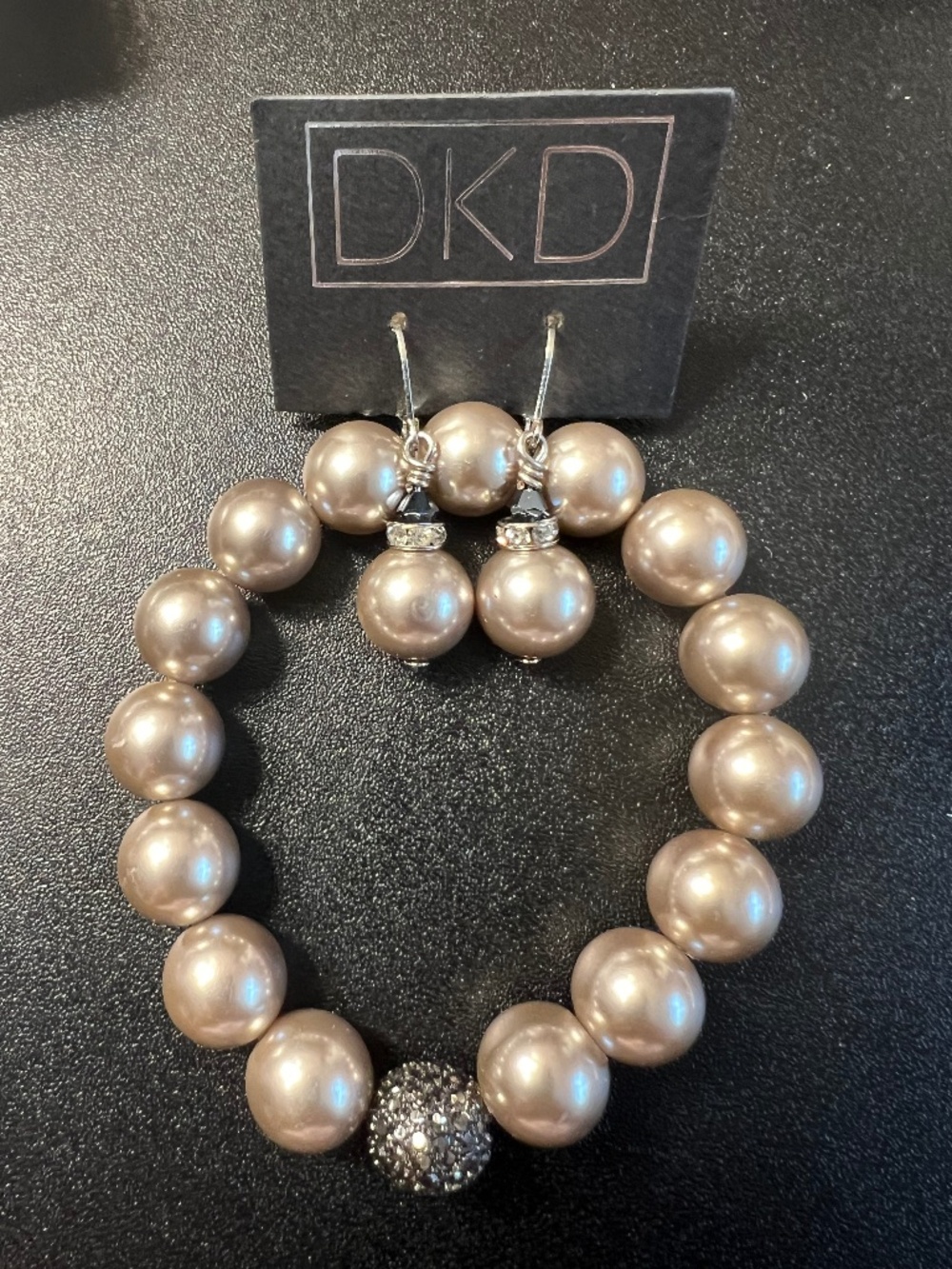 DKD Diane Katzman Design Gray Lustrous Pearl Stretch Bracelet Dangle Earring Set